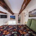 Toledo House نابولي